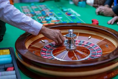 Waarom een avond livecasino nu aanvoelt als een tv-show
